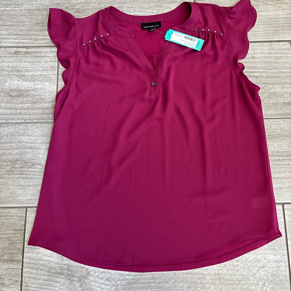 Trendy Blouse with Ruffle Sleeves